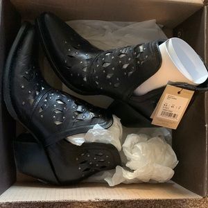 Brand New Ariat, Artisan Leather Booties- Black, Women’s 9.5